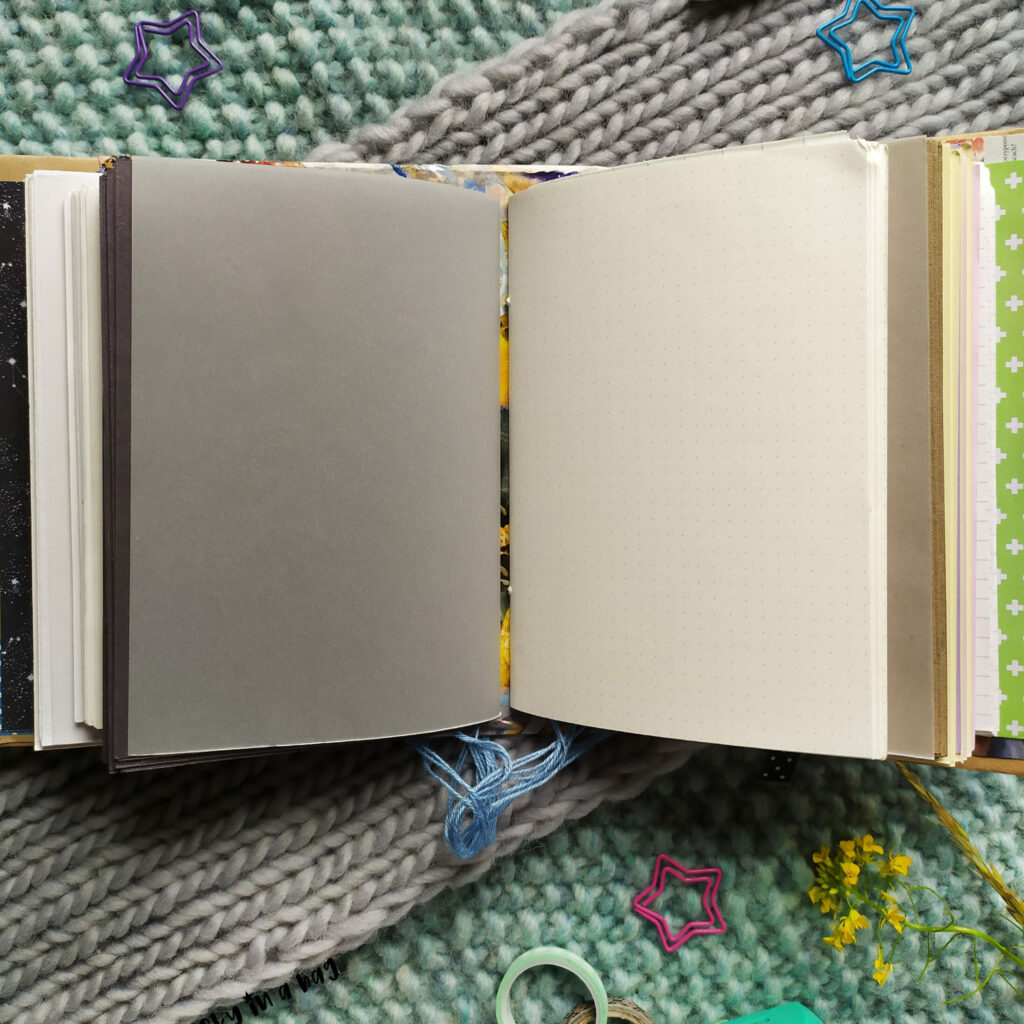 Junk journal w środku.