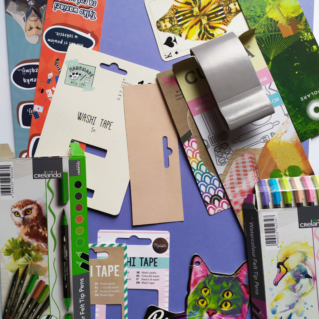 Materiały z odzysku, które można wykorzystać w junk journalingu.