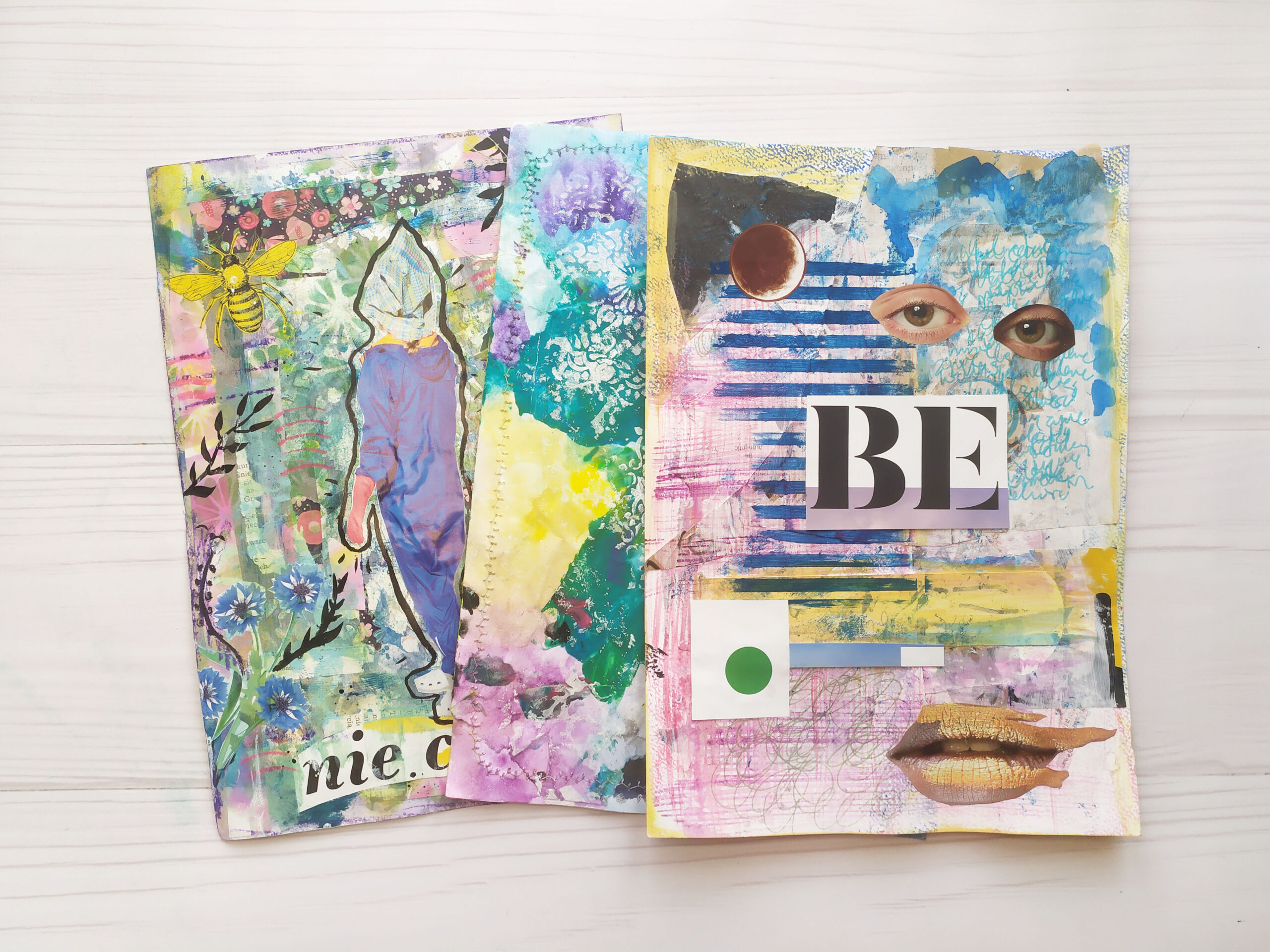 Strony zapełnione art journalingiem w technice mix media.